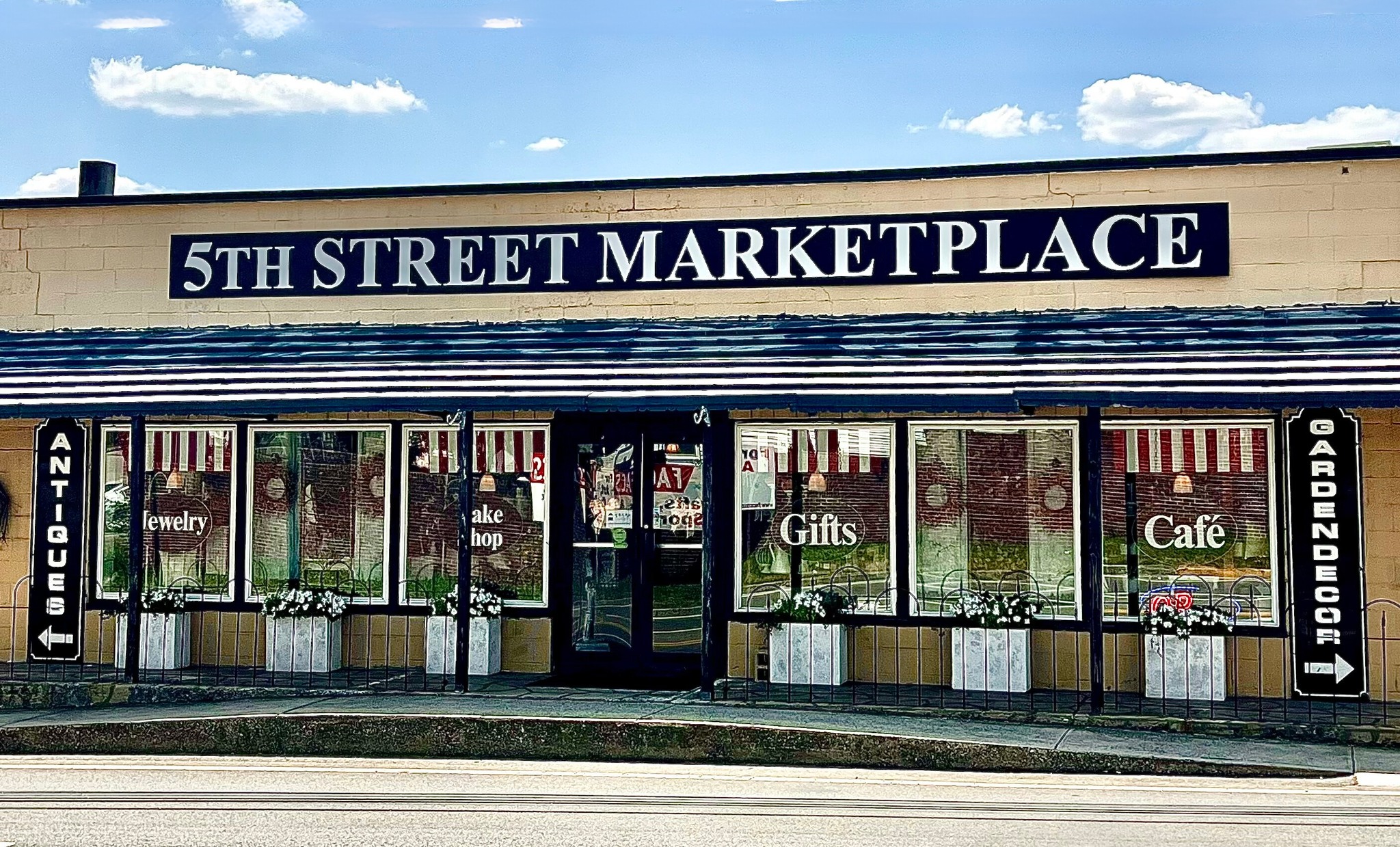 5th Street Marketplace and Gourmet Café